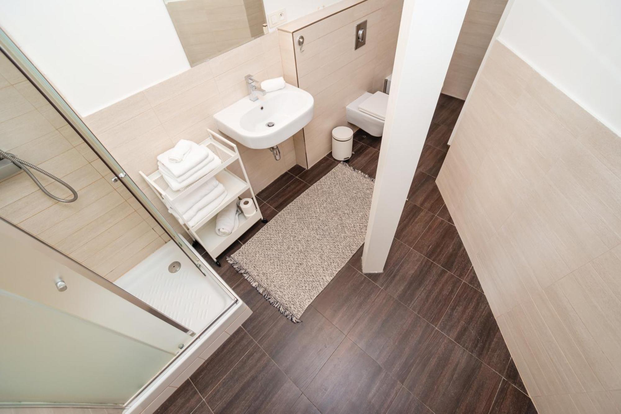 Lavish And Chic Duplex Apartment Прага Екстериор снимка